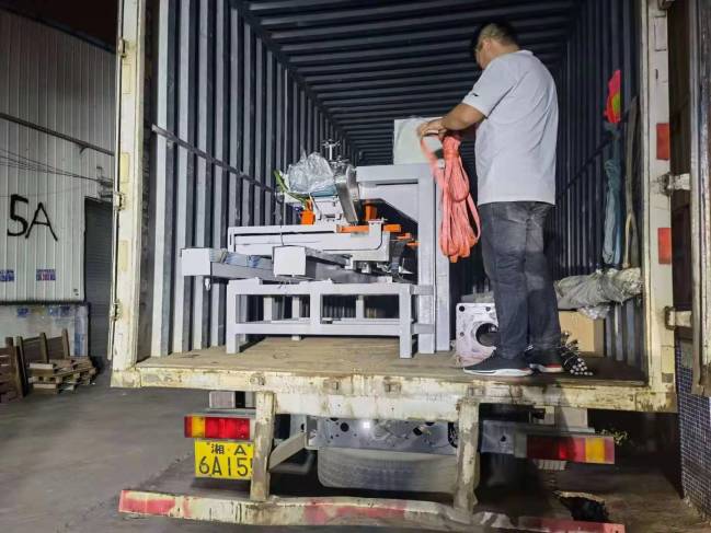 手推數(shù)控雙刀切割機(jī)