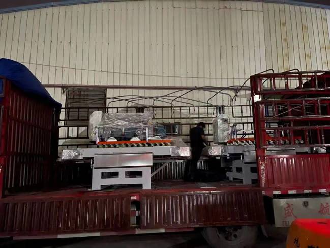 全自動(dòng)數(shù)控三刀切割機(jī)