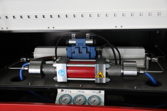 3020AB五軸水刀切割機 3020AB五軸水刀切割機