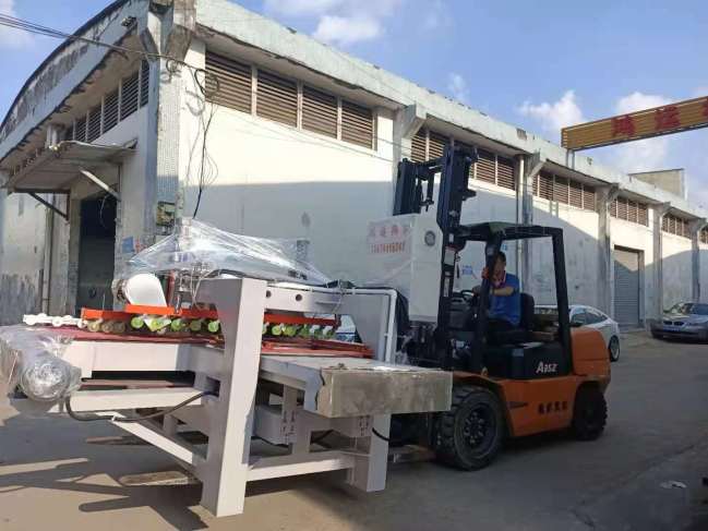 1800型數(shù)控三刀切割機(jī)